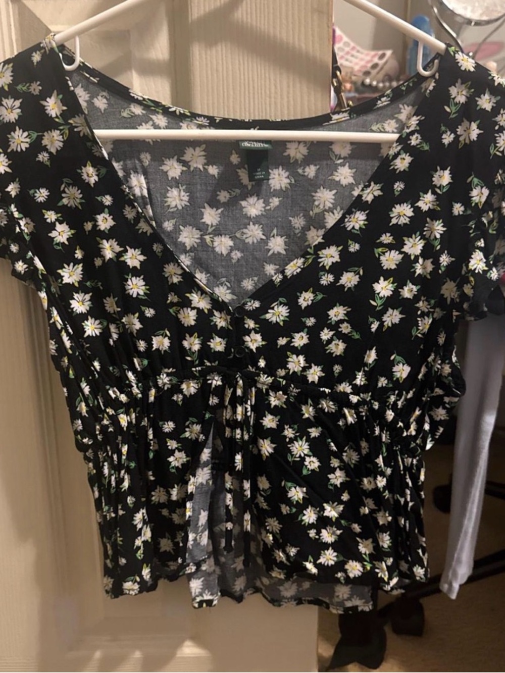 Women's Black Daisy Print V-Neck Peplum Top